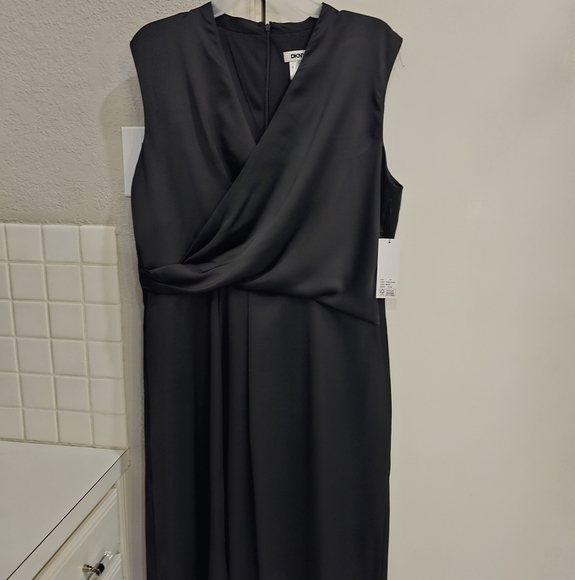 NWT DKNY Sleeveless V-line Side Slit Pleated Front Dress Size 14 Black - Picture 8 of 16